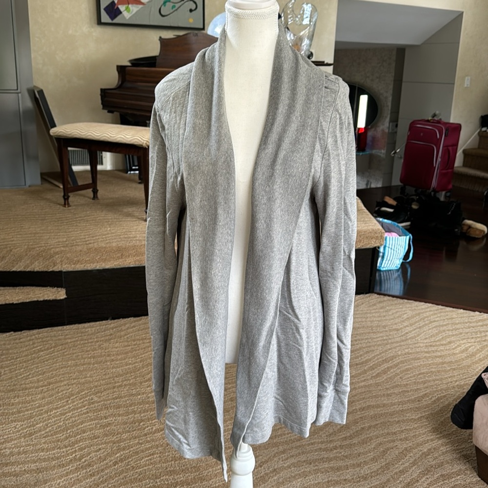 𝗚𝗔𝗣 𝗯𝗼𝗱𝘆 super soft and cozy cotton blend women’s large gray cardigan